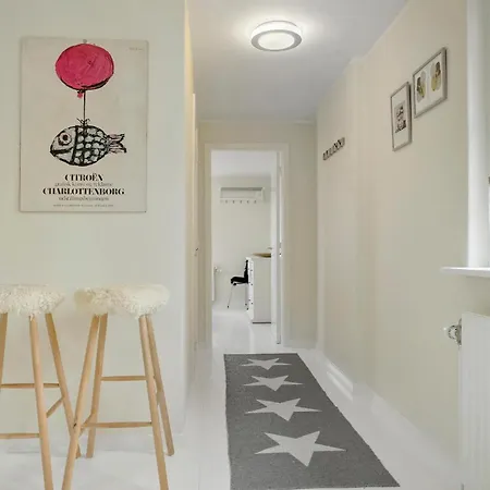 Apartment Cozy In With Kitchen *
